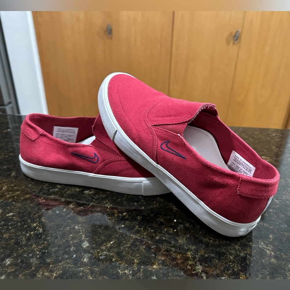 Adidas ~ SB Janoski Slip On’s ~ Like New! Men’s or Woman’s~ Size: US. 9
